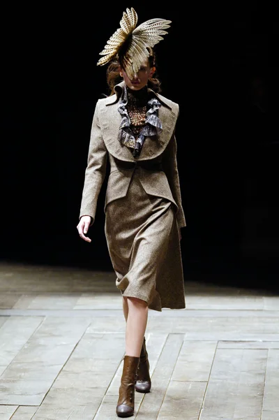 Look 15